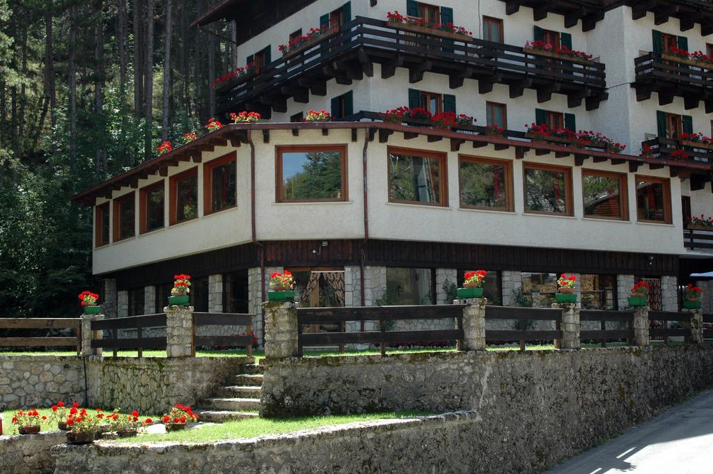 Hotel Garni Mille Pini Scanno Exterior photo